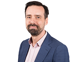 Guus Valk, Chef Politiek en Bestuur