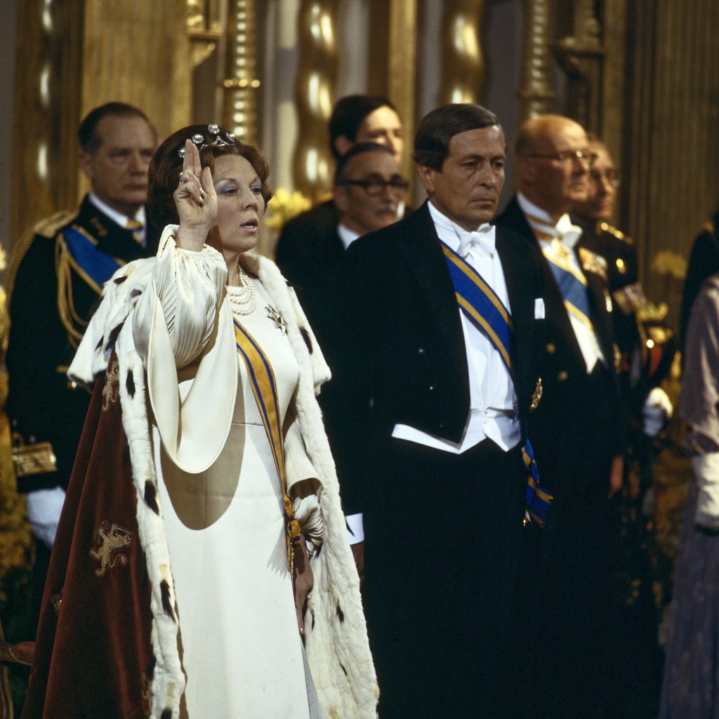 отречение монарха. виллем-александр (монарх, король). мухаммед 5 король малайзии. ви́ллем-алекса́ндр - король нидерландов. отречение монарха.