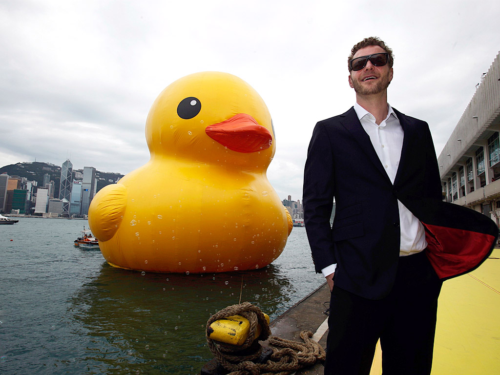 утка с утятами для детей. утки на лужок пришли утки червяка нашли. добрая утка сутеев. утка юмор. уточка пришла.